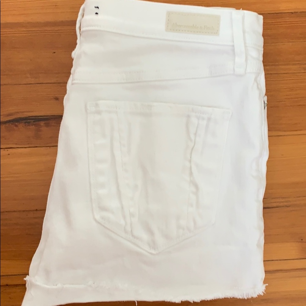 White Abercrombie high waisted shorts